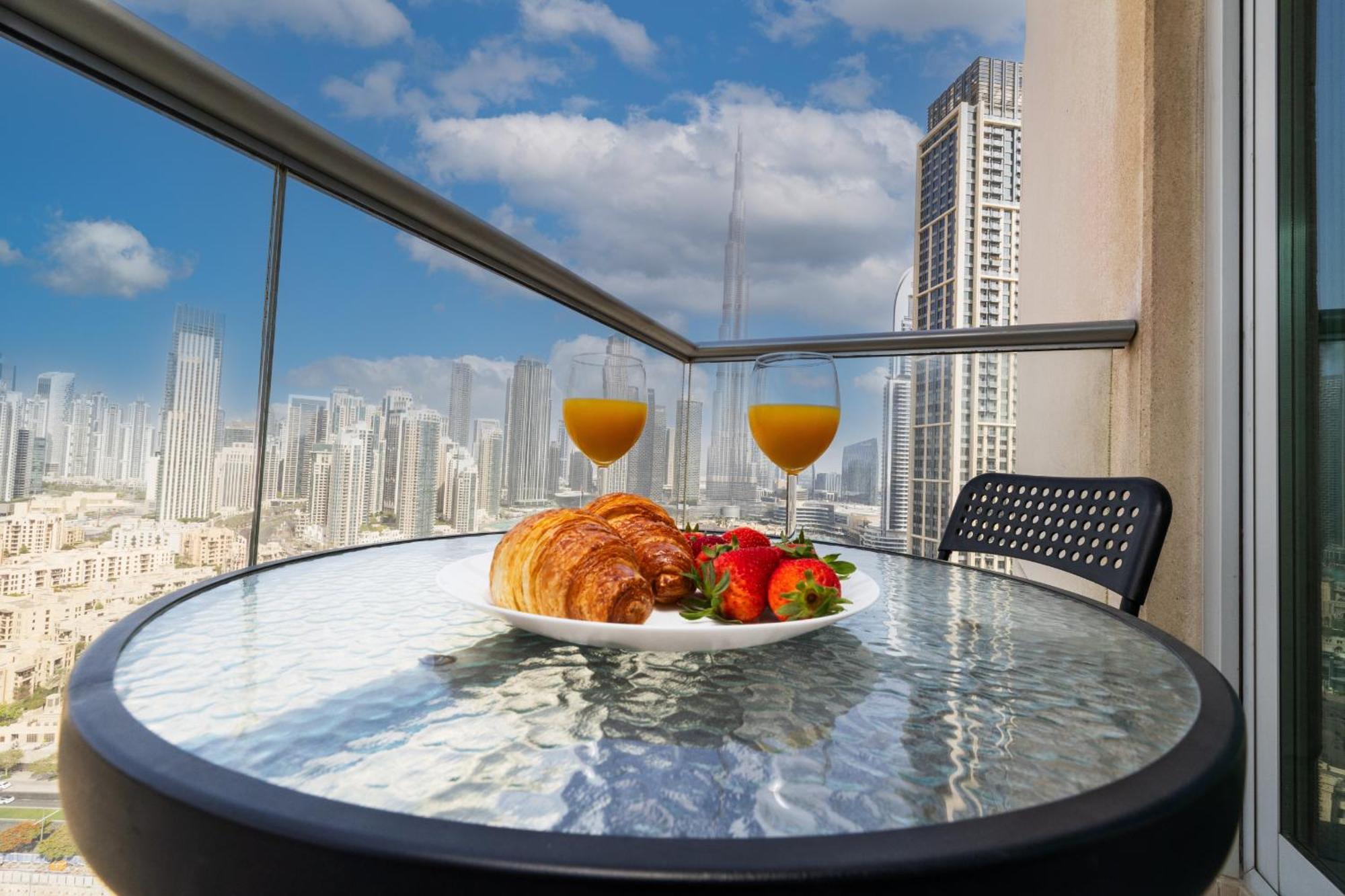 Upgraded Apartment With Stunning Burj Khalifa View Dubai Bagian luar foto